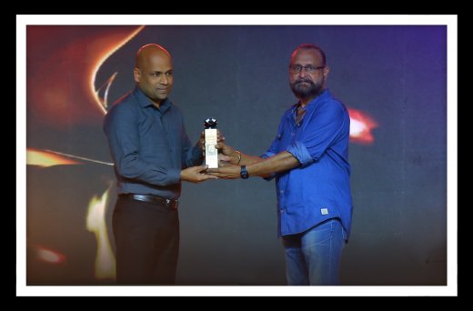 Rajesh Puthanpurayil honored with an award from Ouseppachan for best director