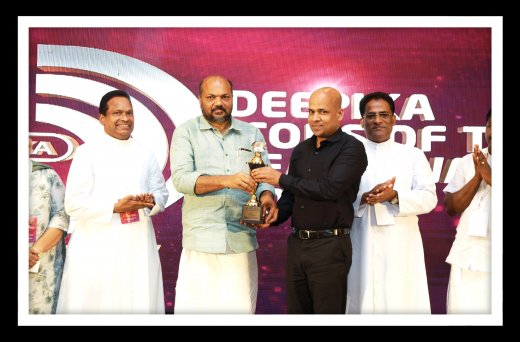 Rajesh Puthanpurayil receiving an award for his achievement