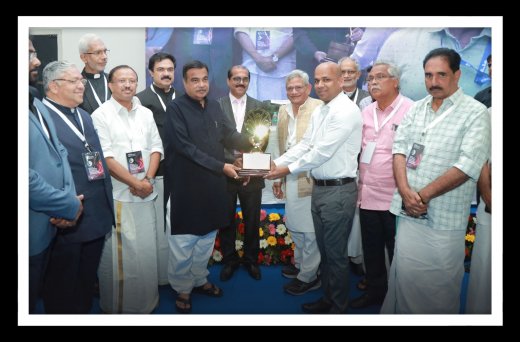 Rajesh Puthanpurayil receiving recognition for his work