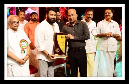 Rajesh Puthanpurayil honored with an award by Mohanlal