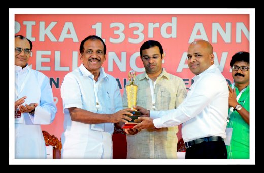 Rajesh Puthanpurayil receiving an award for his achievements