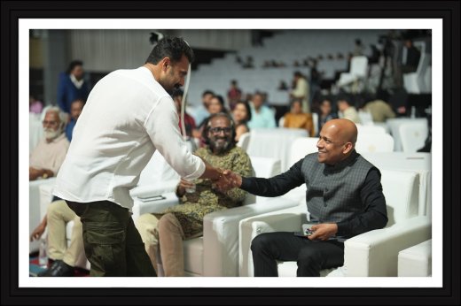 Rajesh Puthanpurayil with actor Vineeth
